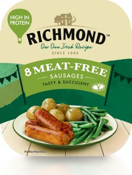 Front of pack image of Richmond 8 meat free sausages featuring a food photograph of three golden brown meat free sausages served with steamed green beans and boiled new potatoes topped with dill on a white plate with a green rim