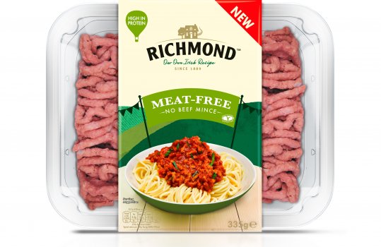 Food photograph of a plate of Richmond meat free mince spaghetti bolognese, on the front of a pack of Richmond meat free mince